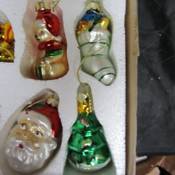 90'S METAL TREE WITH GLASS ORNAMENTS OF DIFFERENT CHRISTMAS SHAPES IN BOXES - Picture 8 of 9